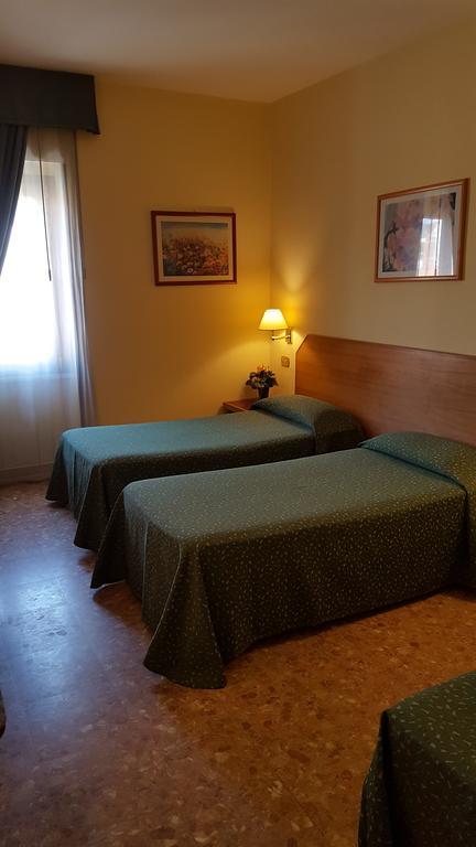 Nuovo Albergo Киети Екстериор снимка