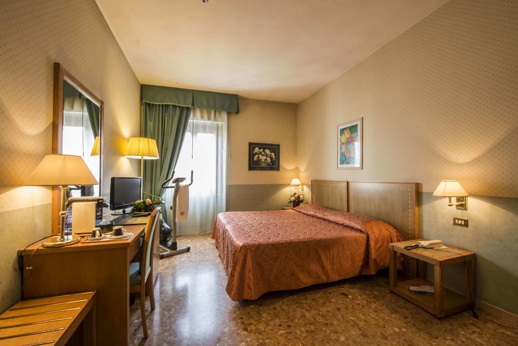 Nuovo Albergo Киети Екстериор снимка